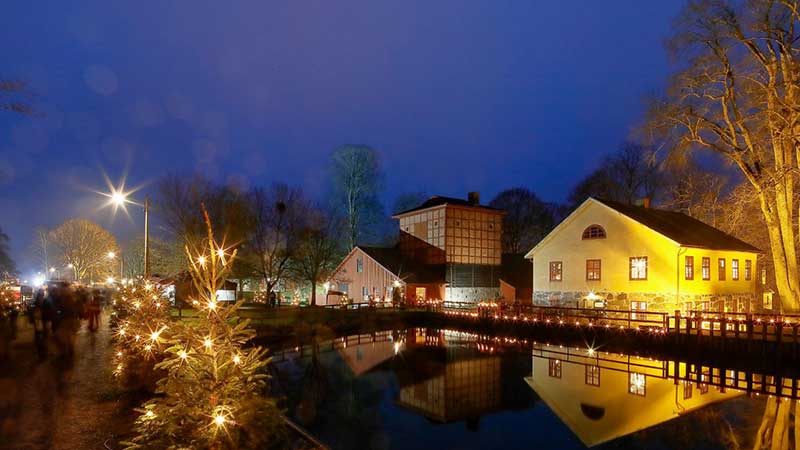 Smedjan och kvarnen p� Huseby julmarknad