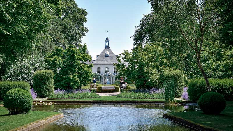 Villa Abelin p� Norrvikens Tr�dg�rdar p� Bj�rehalv�n.