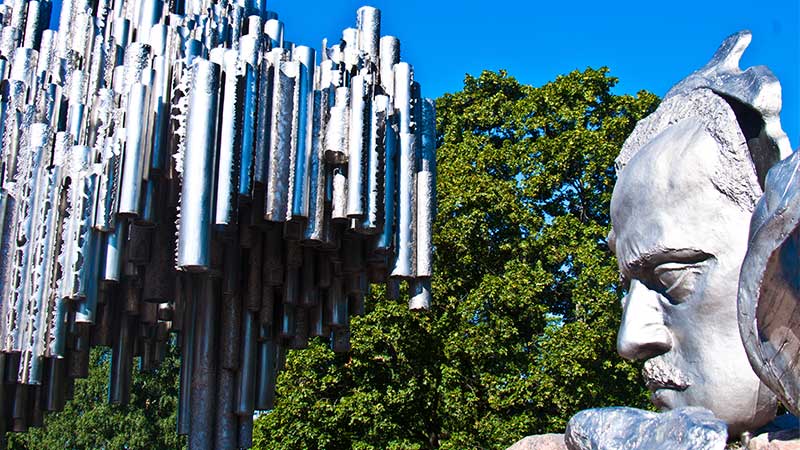 Konst, kultur och arkitektur k�nnetecknar Helsingfors d�r vi g�r en rundtur under bussresan med Tj�rnarpsbuss