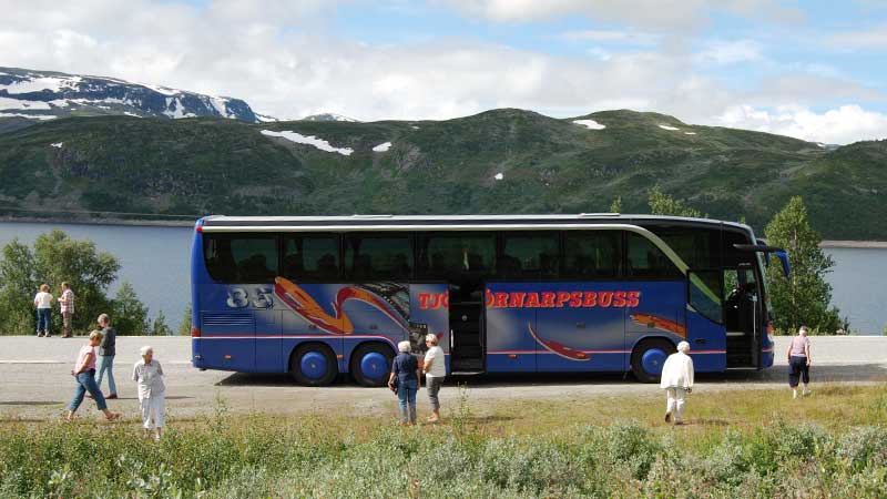 Tj�rnarpsbuss njuter av den vackra naturen