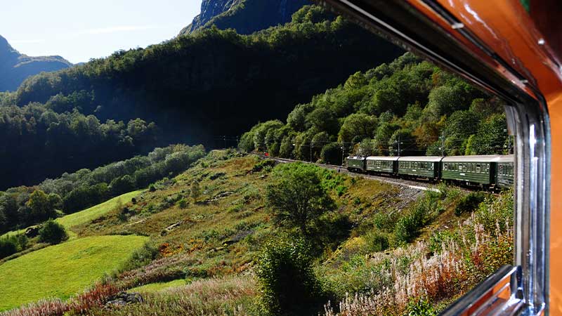 Utiskt f�rn den legendariska Fl�msbanan �ver den magiska norska landskapet.a