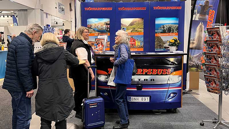 Tj�rarnarpsbuss st�ller ut p� Seniorfestivalen i Malm� en m�ssa f�r seniorer som kommer och pratar om dagsturer och flerdagsresor samt t�vlar om presentkort p� v�ra bussresor.