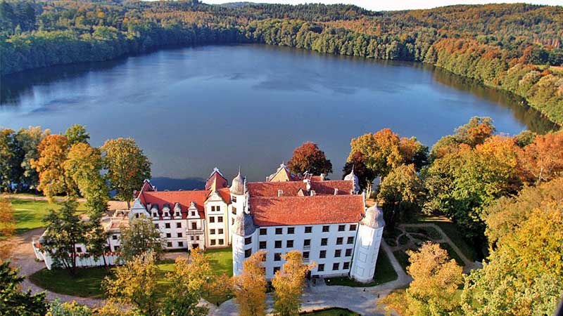 Castle Podewils i Krąg, Pommern � barock och ren�ssansslott fr�n 1414, bo h�r med Tj�rnarpsbuss under polenresan