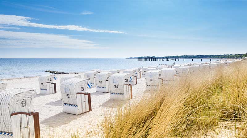 Międzyzdroje bjuder p� en perfekt kombination av strandliv och spa vid Polens �stersj�kust � idealiskt f�r en sparesa med Tj�rnarpsbuss