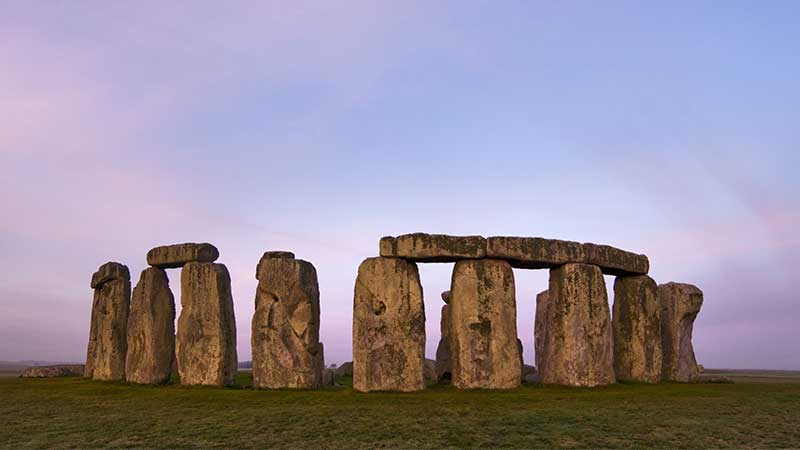 Stonehenge förhistoriskt stenmonument och UNESCO‑världsarv på Salisbury Plain, Wiltshire, England