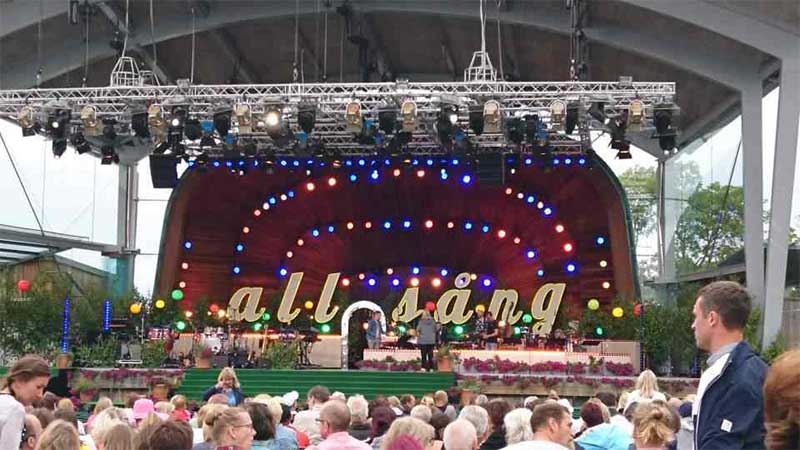 Alls�ng p� Skansen � ikonisk sommarunderh�llning med folkk�ra artister, alls�ng, livekonserter och magiska kv�llar p� Skansen i Stockholm.