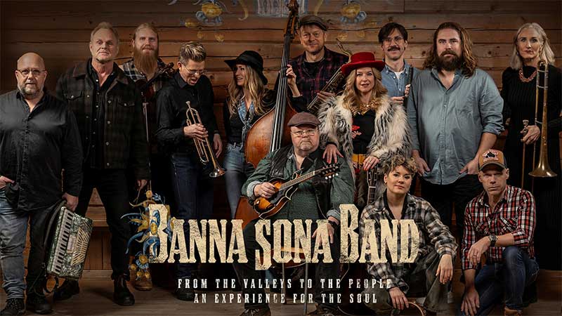 Banna Sonna Band med Kalle Moraeus och Frida �hrn i live konsert.
