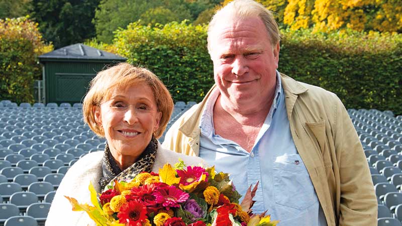 Eva Rydberg och Claes Malmberg p� Fredriksdals Friluftsteater d�r det spelas musikaliskfars. 