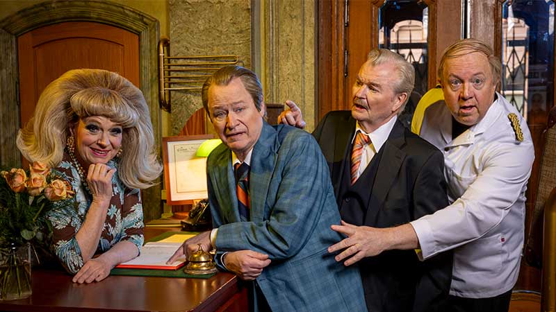 Se Trassel på Oscars teatern med Sveriges komikerelit Robert Gustafsson, Peter Dalle, Sussie Eriksson och Anders Jansson