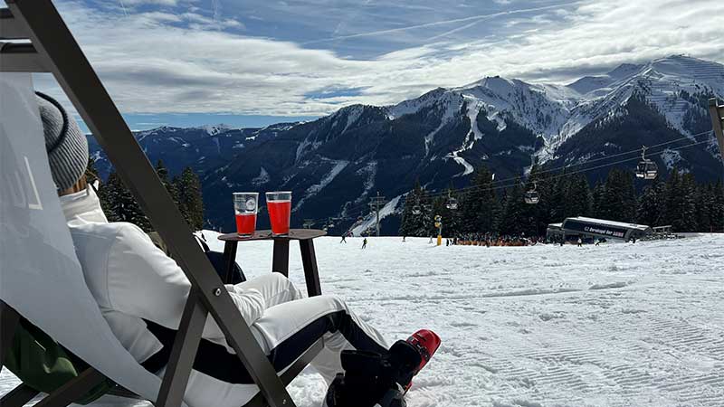Vintersol och avkoppling i skidbacken i Saalbach – sportlovsresa med buss till Alperna med Tjörnarpsbuss