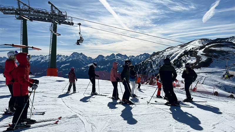 Skid�kare p� gruppresa till Val di Fassa i Italien � skidresa till Dolomiterna med Tj�rnarpsbuss
